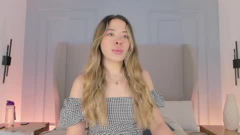 Snapshot of chloe_dee_ chatting on 05-21-26, 11:50 Chloe online show from 05-21-26, 11:50