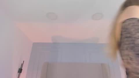Snapshot of chloe_dee_ chatting on 05-22-26, 03:39 Chloe online show from 05-22-26, 03:39