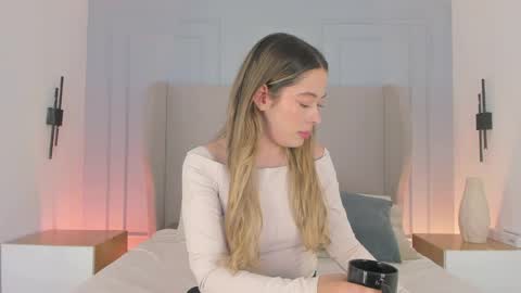 Snapshot of chloe_dee_ chatting on 06-09-26, 07:03 Chloe online show from 06-09-26, 07:03