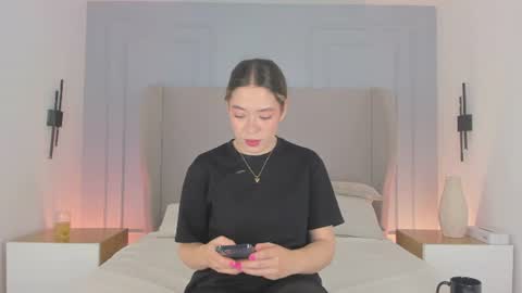 Snapshot of chloe_dee_ chatting on 06-12-26, 11:31 Chloe online show from 06-12-26, 11:31