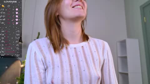 Snapshot of chloe_jeense chatting on 12-23-24, 05:39 Chloe online show from 12-23-24, 05:39