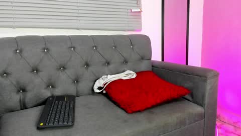 chloe online show from 01-10-25, 04:41