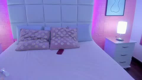 Snapshot of chloe_parker_ chatting on 06-27-26, 04:28 cloe online show from 06-27-26, 04:28