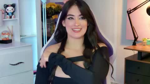 Snapshot of chloe_rem chatting on 09-21-25, 05:25 . online show from 09-21-25, 05:25