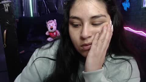 chloe_smith5 online show from 04-28-26, 01:05