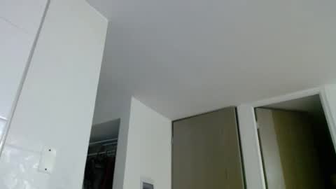 Snapshot of chloe_snoww chatting on 10-29-25, 05:20 cloes online show from 10-29-25, 05:20