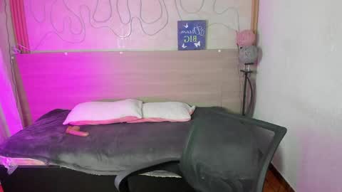 Snapshot of chloe_stark_ chatting on 05-27-26, 12:13 chloe_stark_ online show from 05-27-26, 12:13