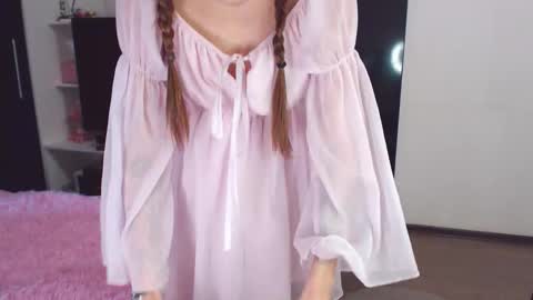 Snapshot of chloe_sunny chatting on 09-18-25, 12:40 Chloe online show from 09-18-25, 12:40