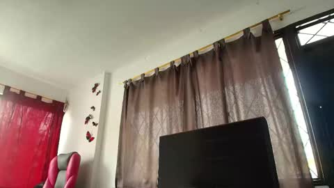 Snapshot of chloe_swarts chatting on 11-02-25, 03:36 Lulu online show from 11-02-25, 03:36