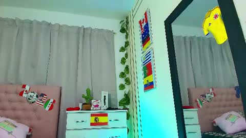 Lulu  online show from 06-25-26, 11:09