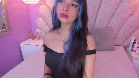 Snapshot of chloe_watson_ chatting on 01-04-25, 08:37 online show from 01-04-25, 08:37