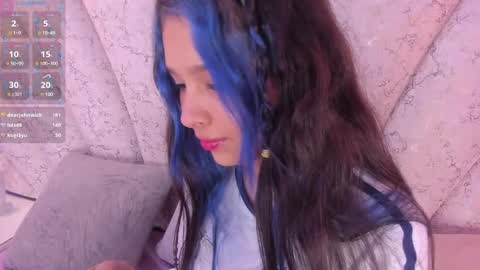 Snapshot of chloe_watson_ chatting on 01-29-25, 04:26 online show from 01-29-25, 04:26