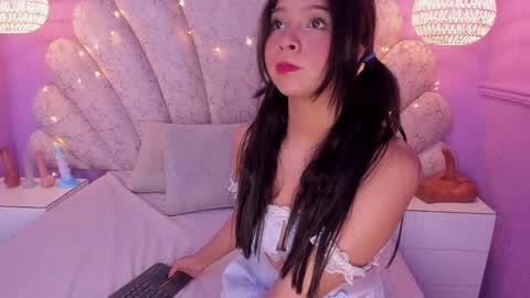 Snapshot of chloe_watson_ chatting on 02-27-25, 10:53 online show from 02-27-25, 10:53