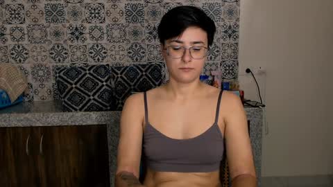 Eva and Sandra online show from 02-08-25, 01:11