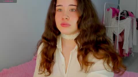 Snapshot of chloeblisss chatting on 06-19-26, 04:06 My name is Chloe Like my broadcast pls online show from 06-19-26, 04:06