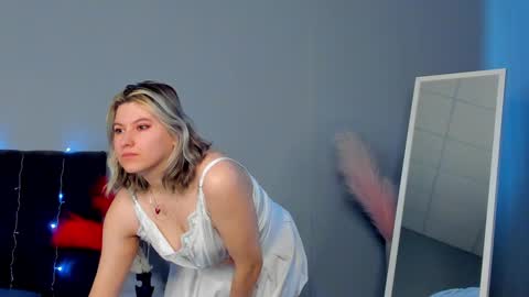 Snapshot of chloebloss0m chatting on 02-12-25, 09:31 Boni online show from 02-12-25, 09:31