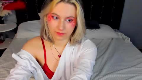 Snapshot of chloebloss0m chatting on 02-14-25, 11:10 Boni online show from 02-14-25, 11:10