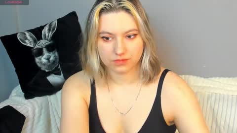 Snapshot of chloebloss0m chatting on 02-20-25, 05:12 Boni online show from 02-20-25, 05:12