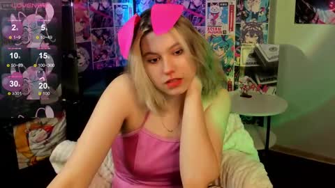 Snapshot of chloebloss0m chatting on 02-28-25, 10:20 Boni online show from 02-28-25, 10:20