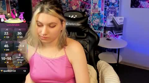 Snapshot of chloebloss0m chatting on 02-28-25, 04:31 Boni online show from 02-28-25, 04:31
