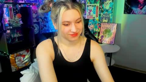 Snapshot of chloebloss0m chatting on 03-05-25, 03:29 Boni online show from 03-05-25, 03:29