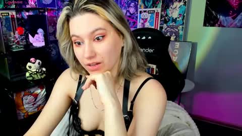 Snapshot of chloebloss0m chatting on 03-09-25, 03:01 Boni online show from 03-09-25, 03:01