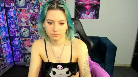 Snapshot of chloebloss0m chatting on 09-28-25, 04:07 Boni online show from 09-28-25, 04:07