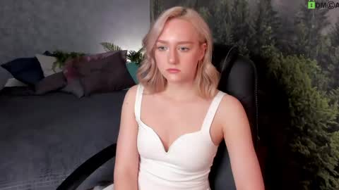 Chloe Deccker online show from 05-13-26, 02:20