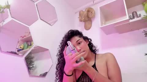 Snapshot of chloee_adams_ chatting on 02-10-25, 08:00 Chloe online show from 02-10-25, 08:00