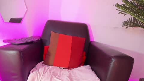 Snapshot of chloee_adams_ chatting on 03-05-25, 11:05 Chloe online show from 03-05-25, 11:05