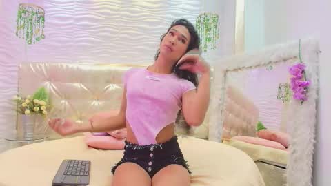 Snapshot of chloee_adams_ chatting on 03-15-26, 01:50 Chloe online show from 03-15-26, 01:50