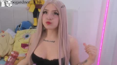 Snapshot of chloee_gardner chatting on 04-12-26, 08:25 Chloe online show from 04-12-26, 08:25