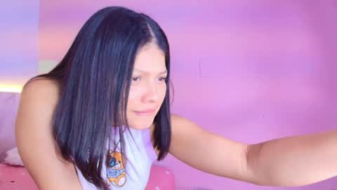 Snapshot of chloeh18 chatting on 06-12-26, 04:06 chloeh18 online show from 06-12-26, 04:06