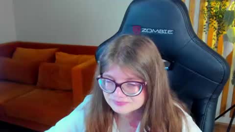 ChloeHalses online show from 06-12-26, 05:12