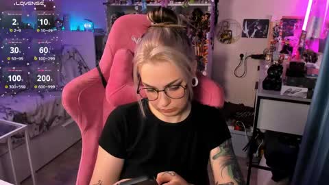 ChloeKohaku online show from 04-25-26, 12:30