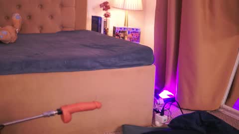 Chlo online show from 12-20-25, 04:30