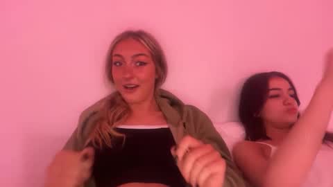 Snapshot of chloeros3e chatting on 09-25-25, 05:27 chloeros3e online show from 09-25-25, 05:27