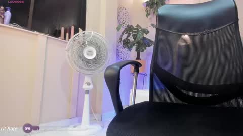 Snapshot of chloerossee chatting on 12-20-24, 05:14 Chloe rosse online show from 12-20-24, 05:14
