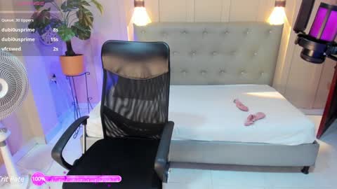 Snapshot of chloerossee chatting on 12-28-24, 04:08 Chloe rosse online show from 12-28-24, 04:08