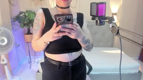 Snapshot of chloerossee chatting on 01-08-25, 01:32 Chloe rosse online show from 01-08-25, 01:32