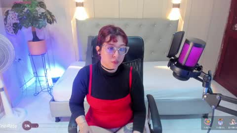 Snapshot of chloerossee chatting on 01-09-25, 01:29 Chloe rosse online show from 01-09-25, 01:29