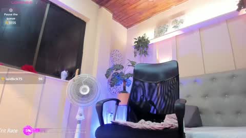 Snapshot of chloerossee chatting on 01-10-25, 01:21 Chloe rosse online show from 01-10-25, 01:21