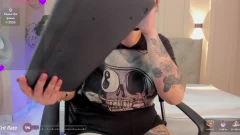 Snapshot of chloerossee chatting on 02-09-25, 01:11 Chloe rosse online show from 02-09-25, 01:11