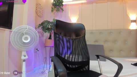 Snapshot of chloerossee chatting on 02-17-25, 04:09 Chloe rosse online show from 02-17-25, 04:09