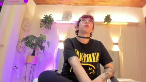 Snapshot of chloerossee chatting on 02-26-25, 01:21 Chloe rosse online show from 02-26-25, 01:21