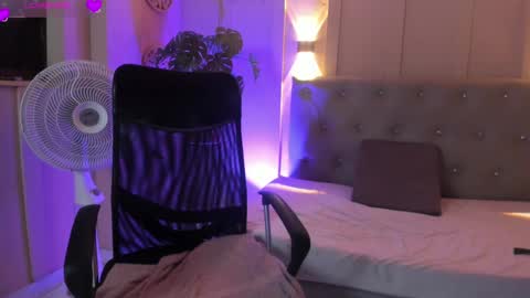Snapshot of chloerossee chatting on 02-28-25, 04:21 Chloe rosse online show from 02-28-25, 04:21