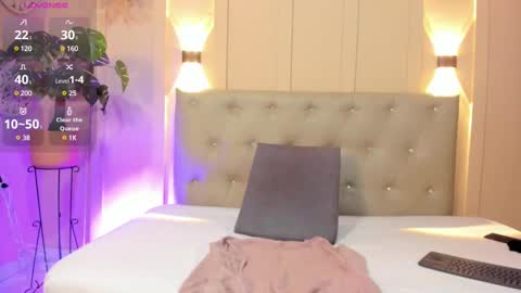 Snapshot of chloerossee chatting on 03-11-25, 01:37 Chloe rosse online show from 03-11-25, 01:37