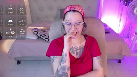 Snapshot of chloerossee chatting on 09-24-25, 01:31 Chloe rosse online show from 09-24-25, 01:31