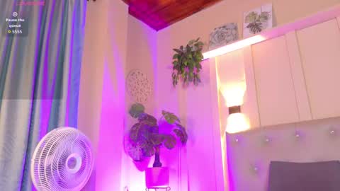 Snapshot of chloerossee chatting on 09-29-25, 01:33 Chloe rosse online show from 09-29-25, 01:33