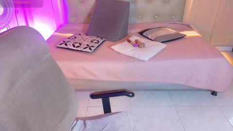 Snapshot of chloerossee chatting on 10-01-25, 01:22 Chloe rosse online show from 10-01-25, 01:22